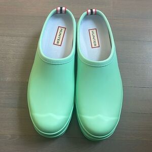 NEW Hunter Play Clogs - Black Size 8